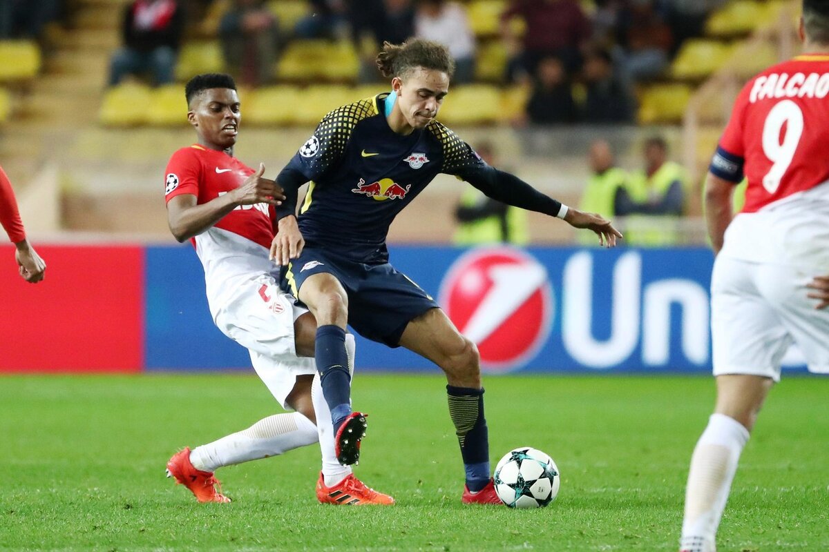   «Монако» проиграл «Реймсу» в матче 12-го тура французской Лиги 1. Встреча прошла в Реймсе на стадионе «Огюст Делоне II» и завершилась со счётом 1:0 в пользу хозяев.