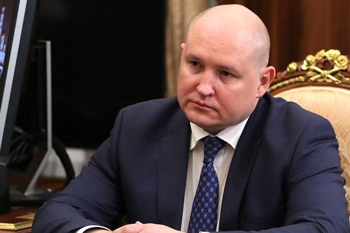 Жители Хакасии так привыкли ко временно исполняющему обязанности Михаилу Развожаеву, что накануне отъезда чиновника в Москву приготовили ему трогательный видеоролик. Видео активно распространяется в соцсетях.  
В качестве прощального подарка Развожаеву автор ролика наложил фото врио губернатора на песню, ставшую символом Олимпиады 1980 года "До свидания, наш ласковый Миша".

Представляем вашему вниманию видеосюжет.