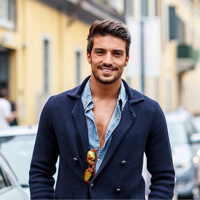 Знаменитый итальянский блогер. Итальянский блоггер старый. Блоггер итальянец. Мариано ди вайо 2018. Блоггер итальянец.