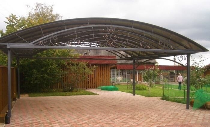 Навесы из поликарбоната к частному дому своими руками фото современных навесных конструкций