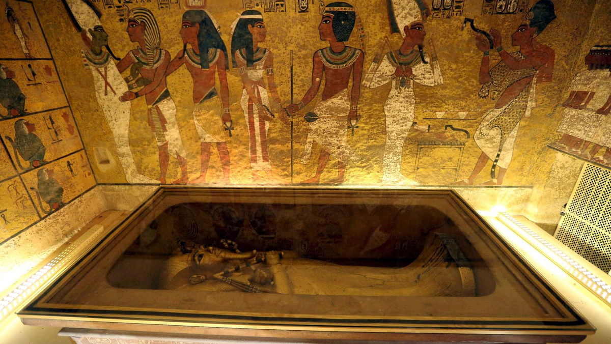 Где находится гробница фараона тутанхамона на карте. Тутанхамон гробницы древнего Египта. Гробница Тутанхамона в долине царей. Тутанхамон погребальная камера. Саркофаг Хеопса.