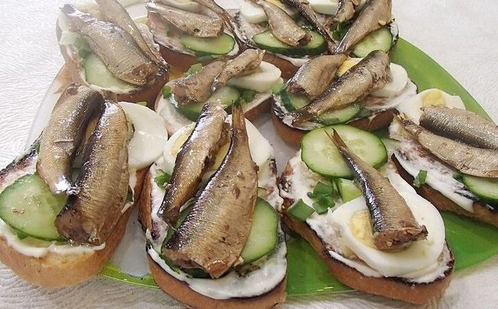 На столе может не быть шубы или холодца, а вот бутерброды быть обязаны и вот что я предлагаю сделать... 3 Необычных бутерброда, которые больше всего обсуждают в интернете.