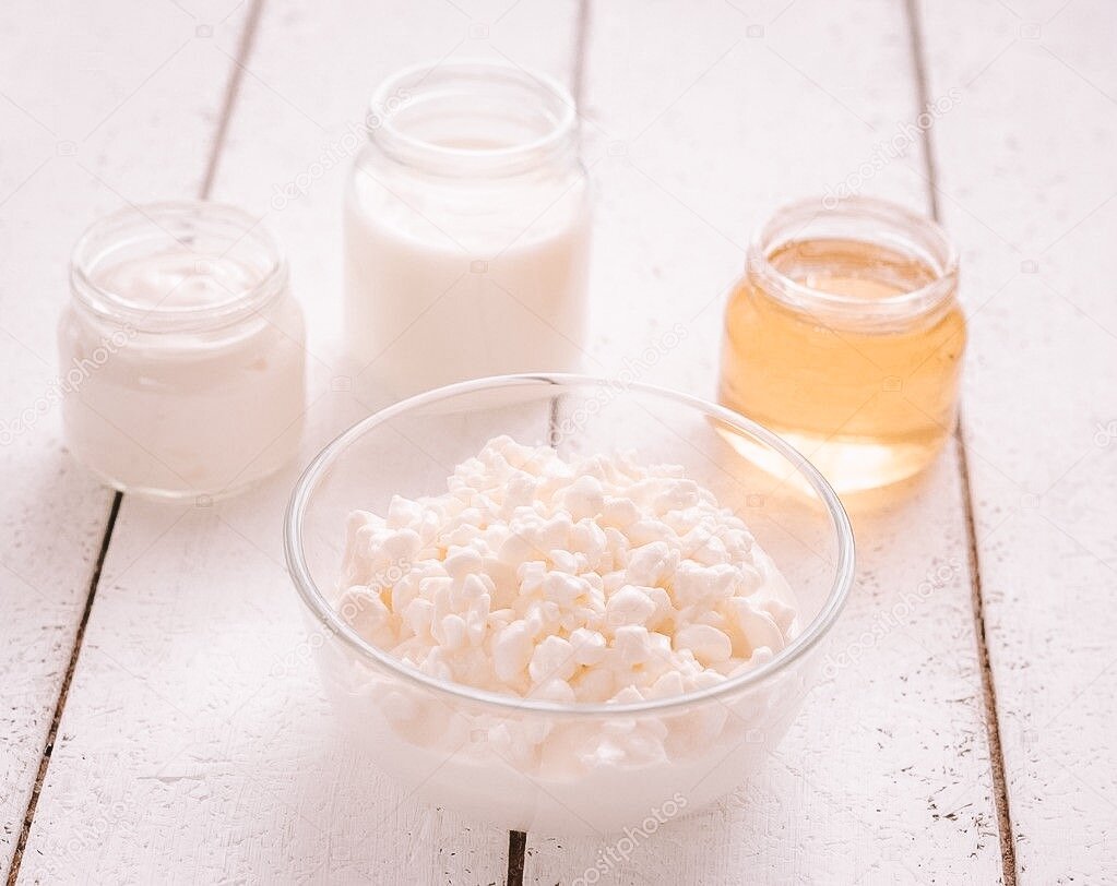 Творог, мед, молоко.