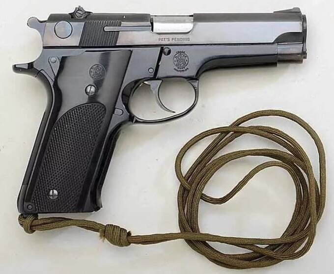 Пистолет Smith & Wesson серии 5900