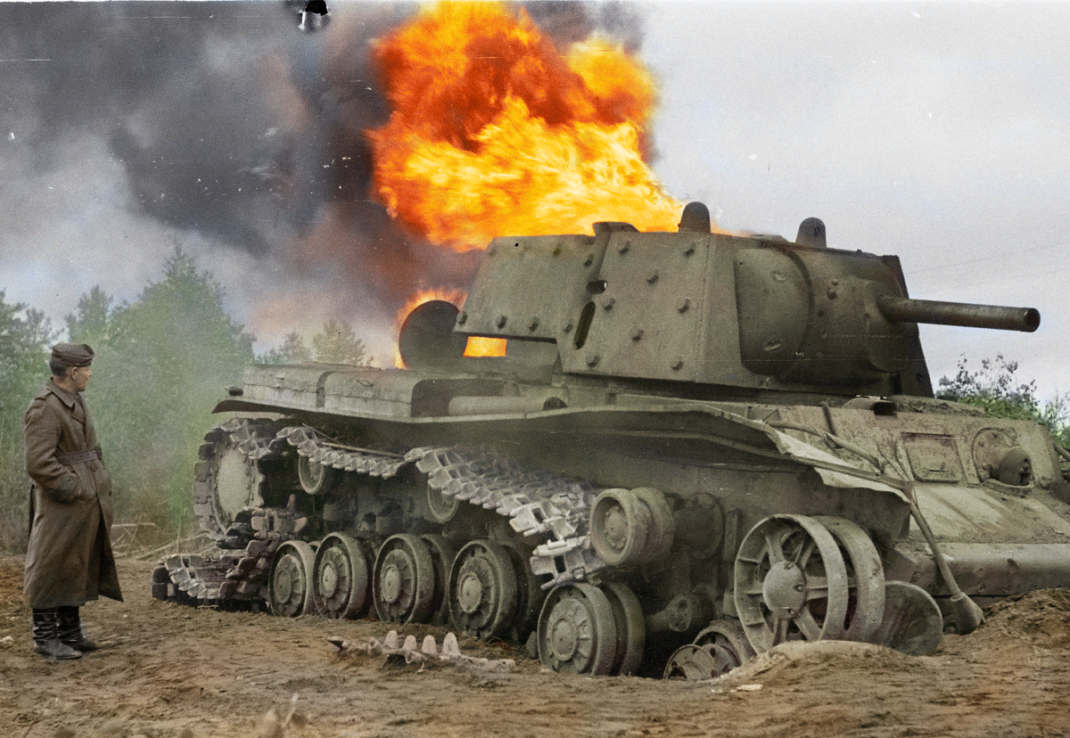 Первая битва танков. Кв 1 во второй мировой войне. Танк кв-1 ВОВ. Кв 2 1941. Кв 1 1941.
