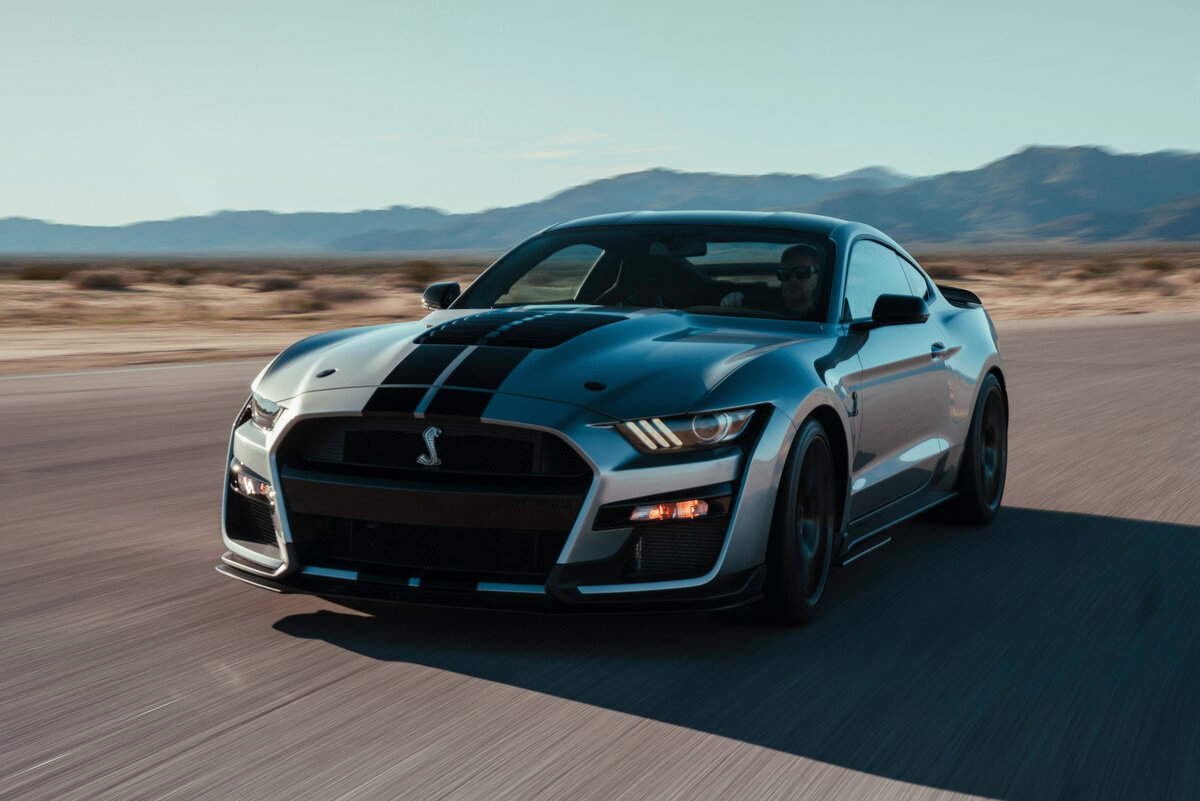 Ford mustang shelby gt500 образца 2020 года