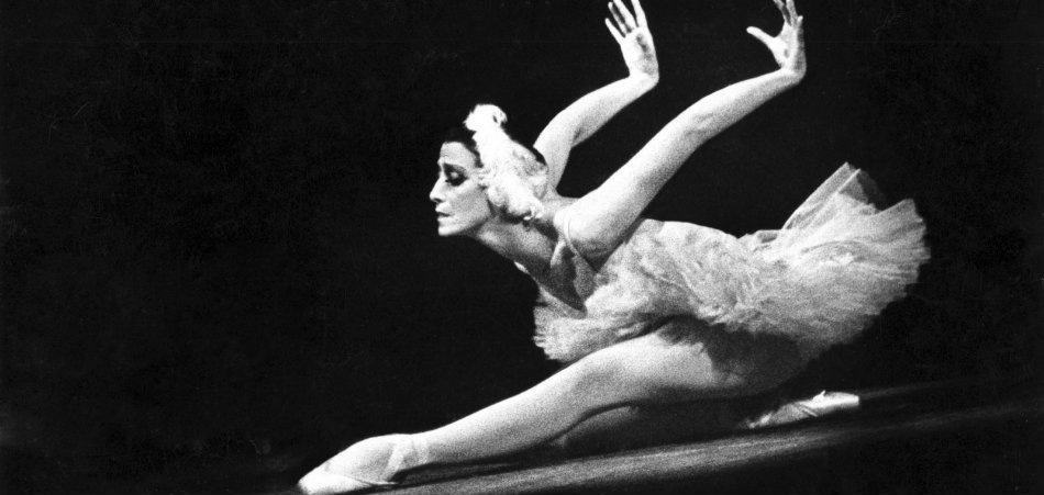 ...в Большом театре состоялась премьера балета П. И. Чайковского «Лебединое озеро».-2