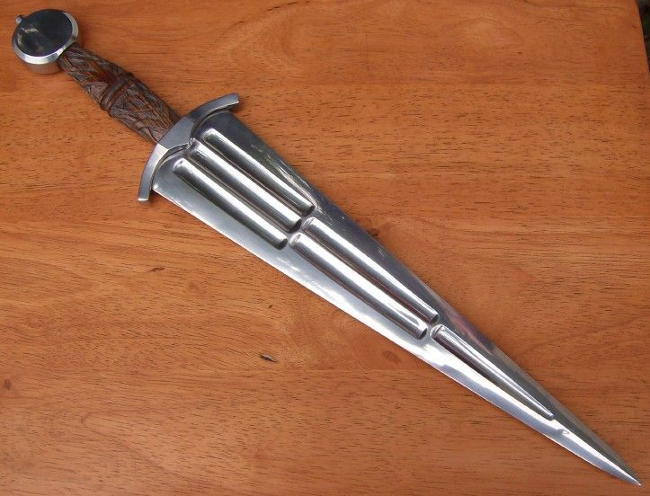 Чинкуэда. Современная реплика. Рукоять неправильная...)