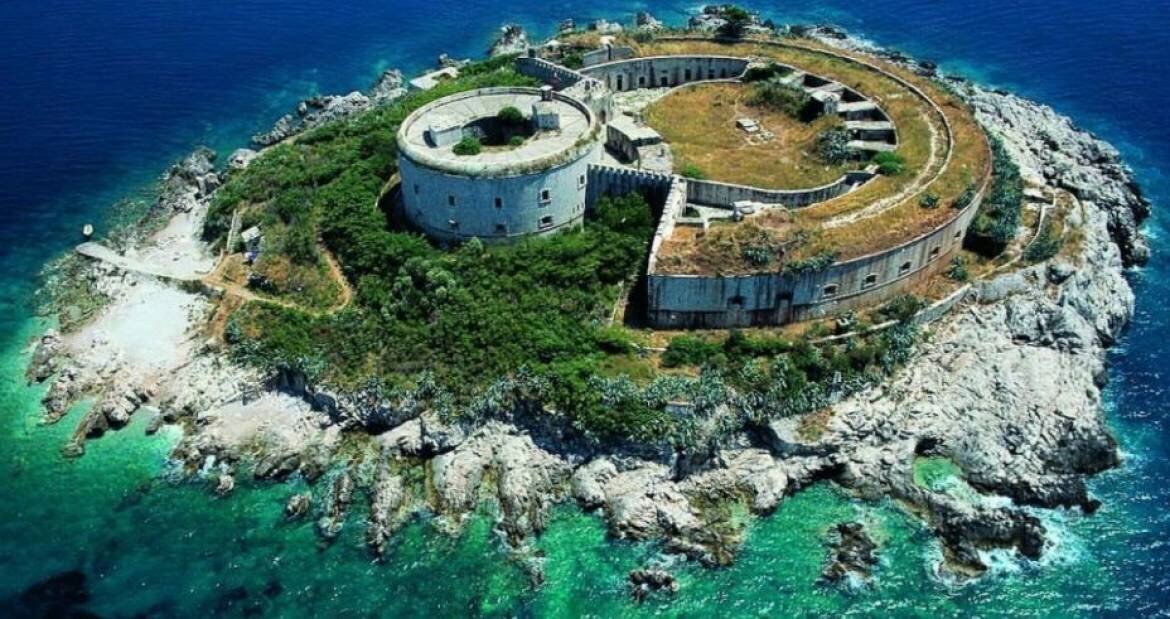 Остров Мамула в Черногории. Фото: total-montenegro-news.com