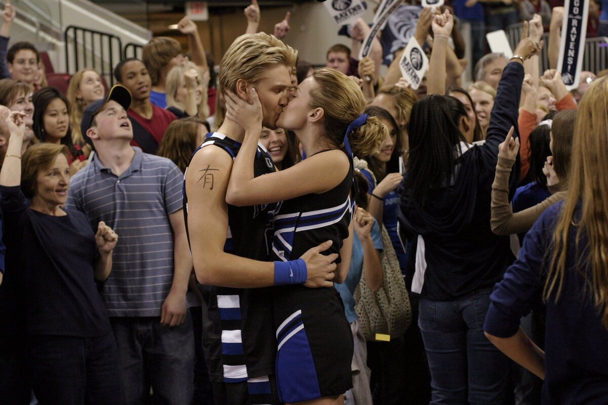 кадр из сериала ( источник fanpop.com)