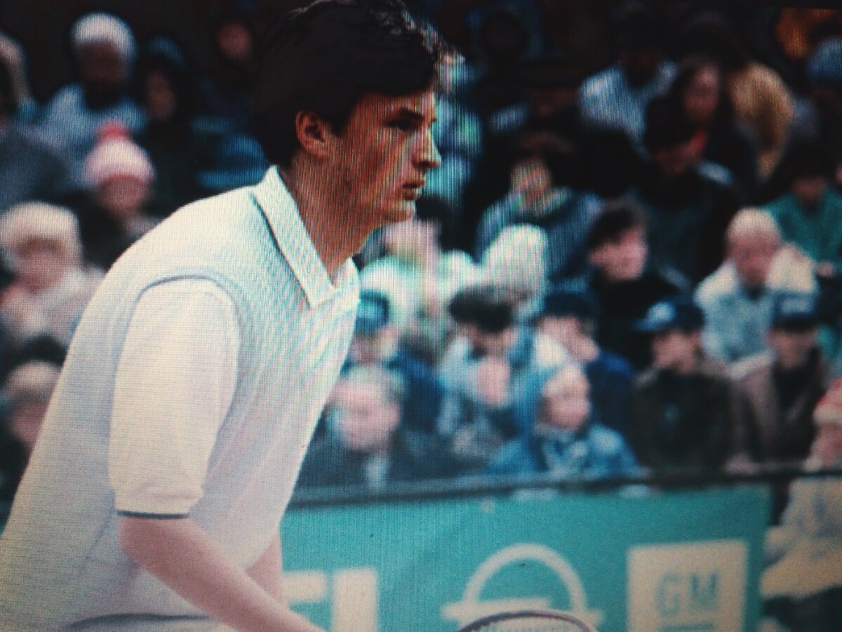 Таким он был на корте  -собранный и вдохновенный. 