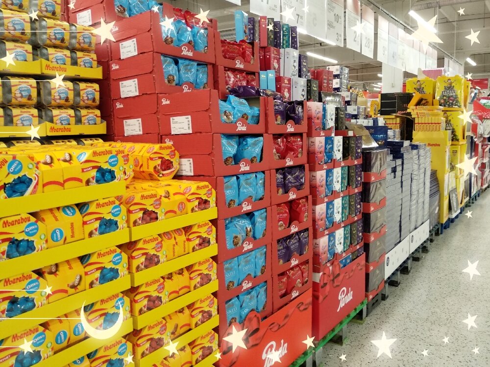 И таких рядов коробок несколько штук!