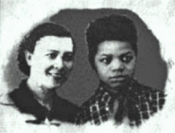 Толя Бовыкин с мамой 