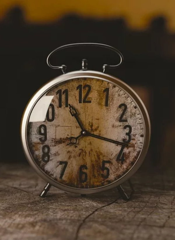 https://pixabay.com/photos/clock-alarm-clock-watch-time-old-1274699/