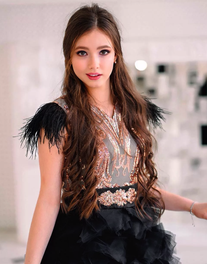 Маша и медведь герои маша. Как выглядит девочка маша. Как выглядит девочка маша. Маша саранцева маша и медведь. Как выглядит машка из маша и медведь.