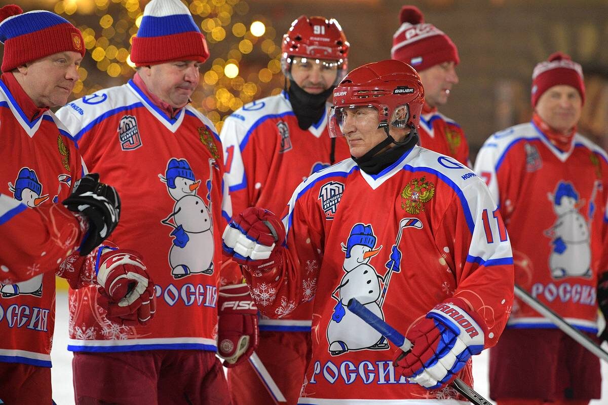 Ночная хокейная лига.