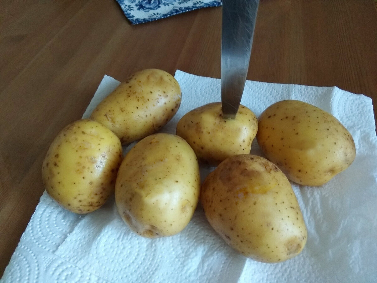 обсушим и наколем картошку