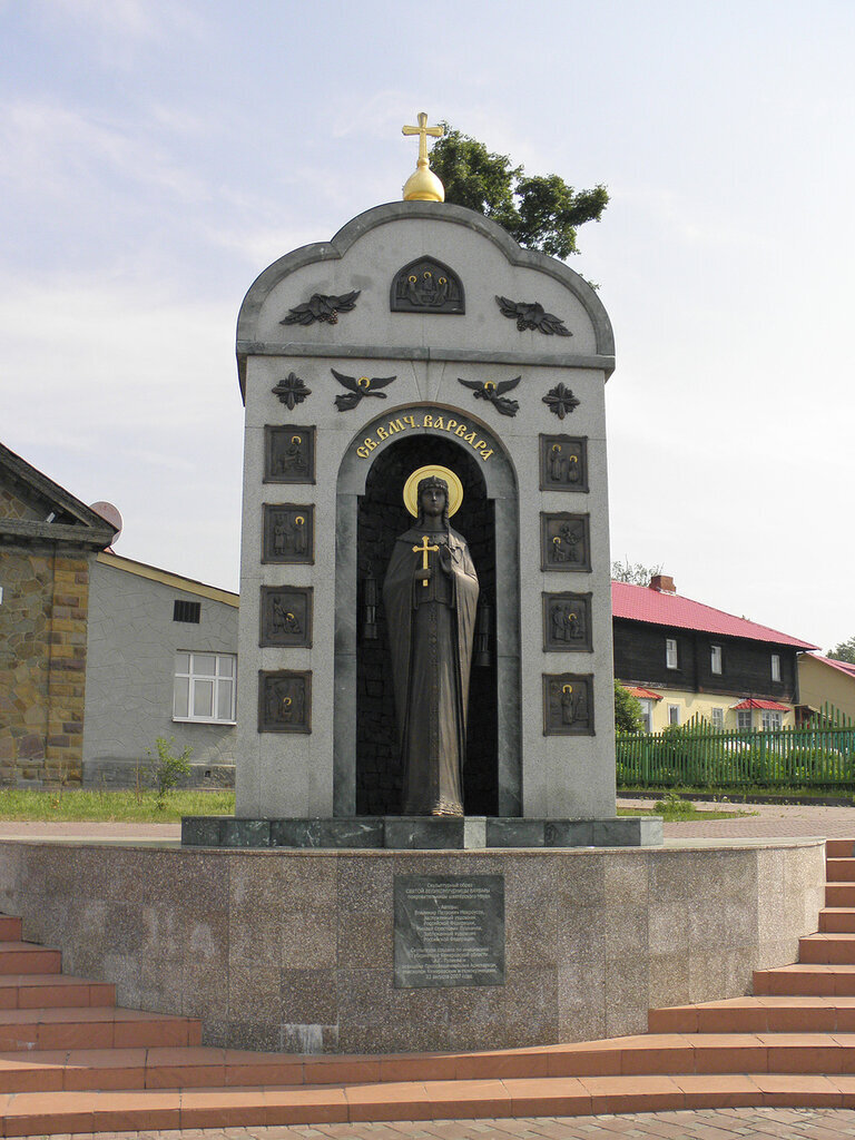 Красная горка кемерово. Музей красная горка Кемерово. Памятник на красной Горке Кемерово. Красная горка Кемерово Кемерово мемориал. Красная горка Кемерово статуя.