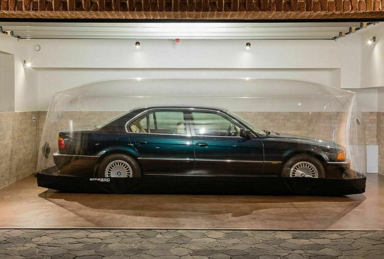 BMW 7 серии в капсуле