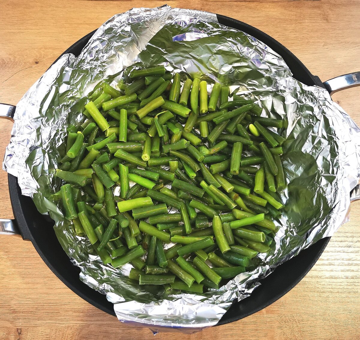 Если ориентироваться на вес, тут граммов 250.