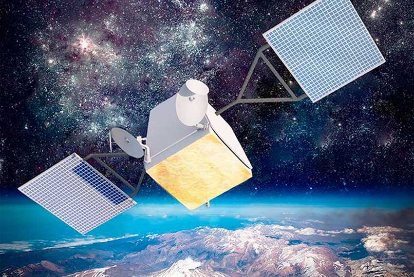 один из спутников УанВеб; все фото статьи взяты из открытых источников