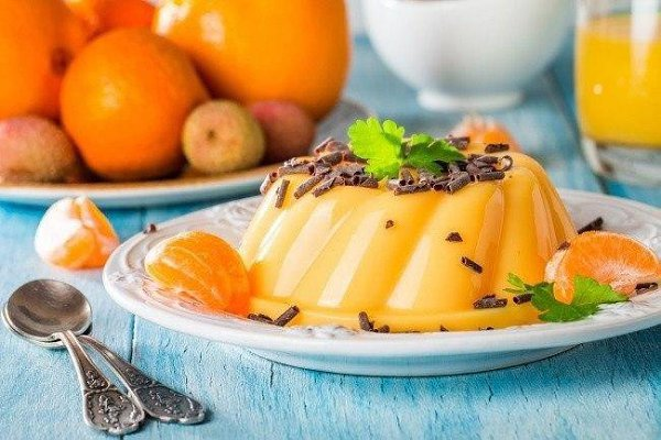 Вкусную и полезную запеканку можно приготовить с вечера и подать на завтрак. От этого сладкого и нежного блюда будут в восторге как взрослые, так и дети.