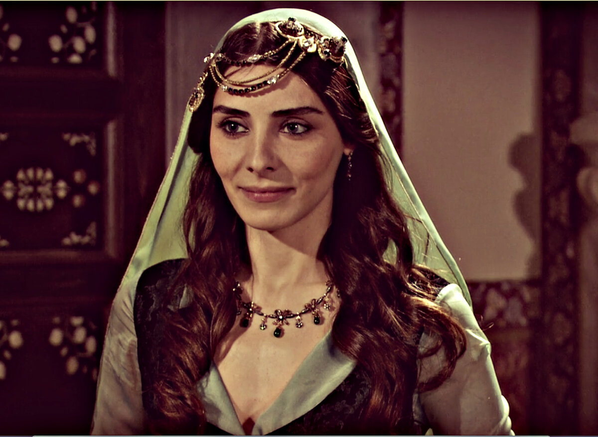 Хюррем султан и султан сулейман. Гюльбахар махидевран султан. Сулейман великолепный махидевран. Украшения махидевран султан. Великолепный век махидевран и сулейман.