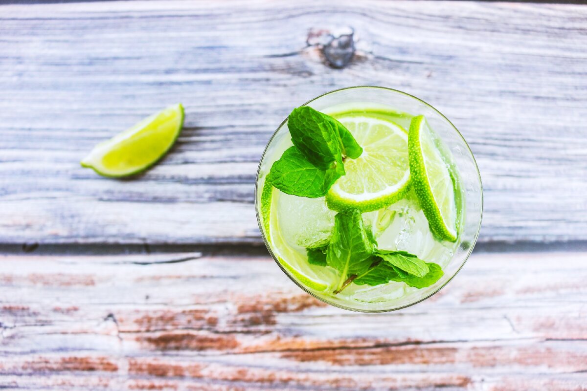 Вода с лаймом и мятой