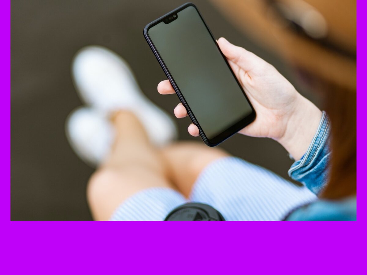 Если долго смотреть в экран телефона, то кожа лица начинает портиться