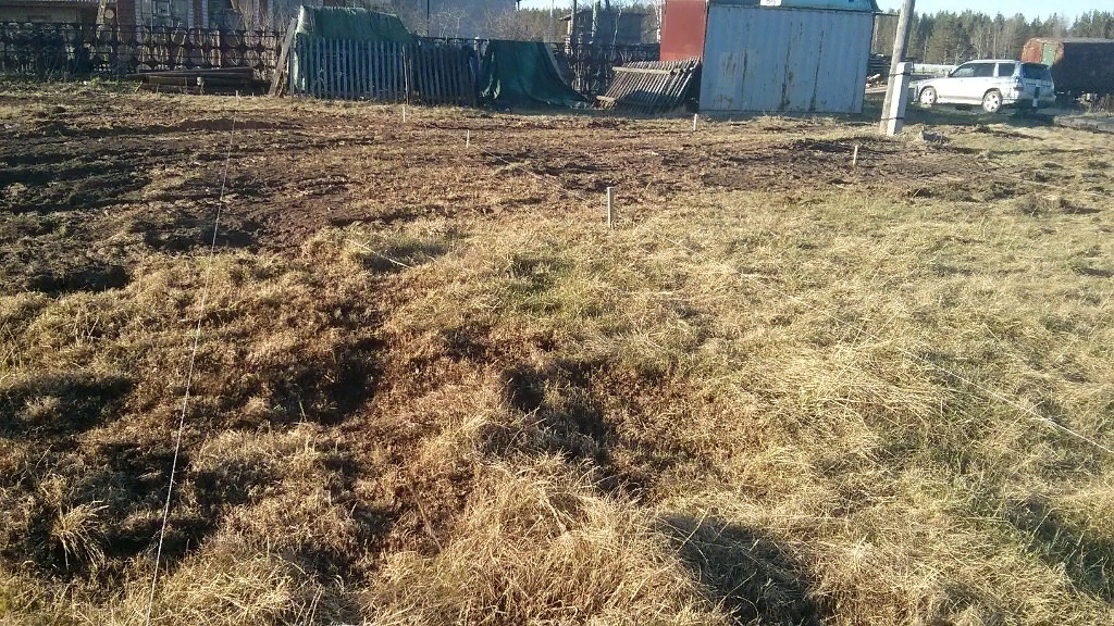 Взяли такой участок в надежде сделать из него *Райский Уголок*. Смотрим дальше, как мы это делали...