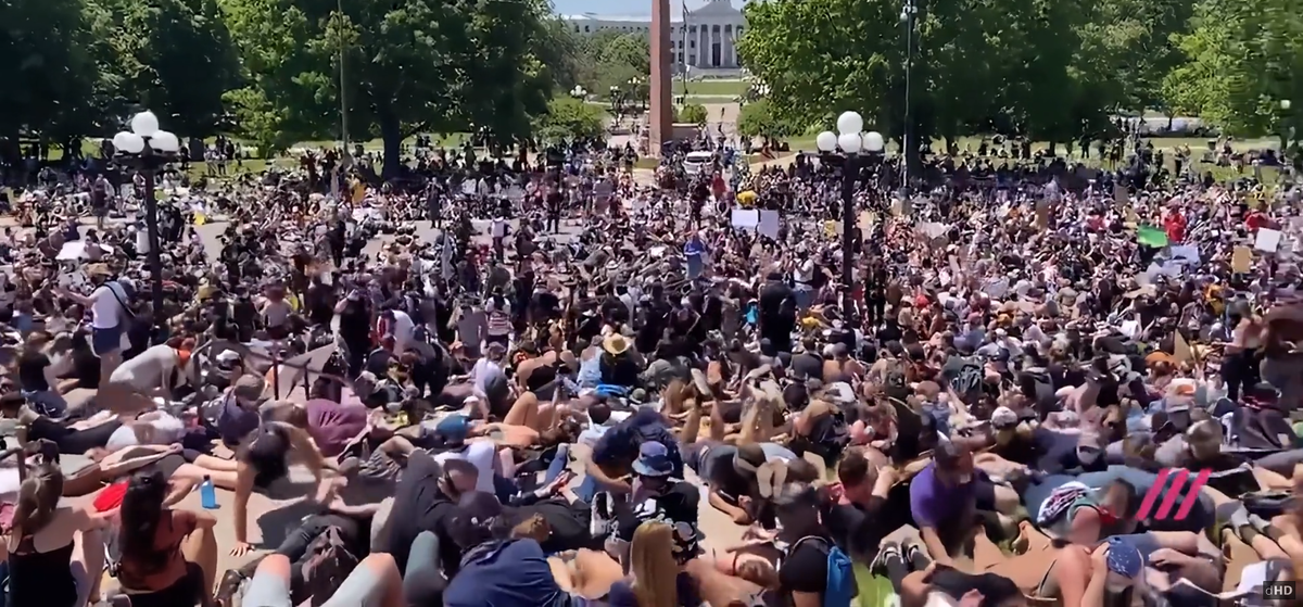 Митинги в США против несправедливости полиции в отношении темнокожих 