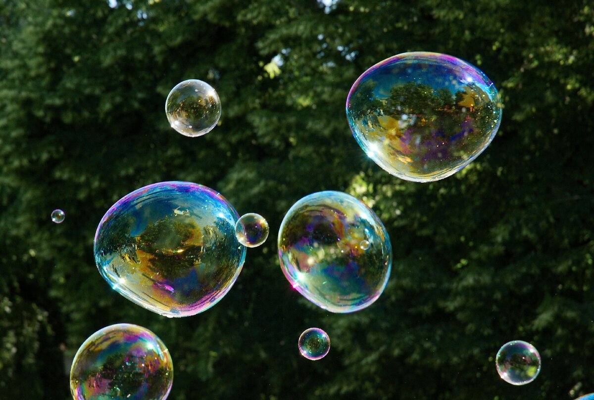 Есть теория о существовании вселенной как некоего скопления пузырьков