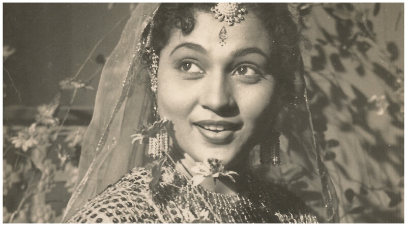 Нирупа Рой в юности - https://clck.ru/SiH5N