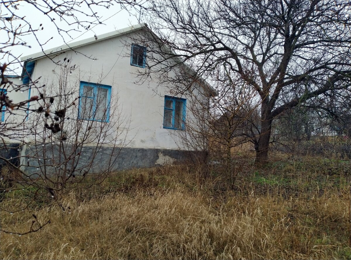 Радует высокий фундамент