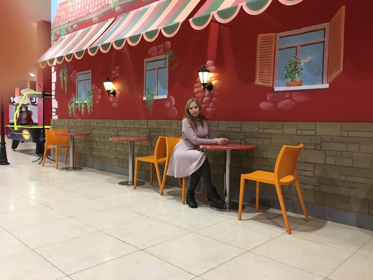 Листайте галерею, там фото с нашего похода в кино