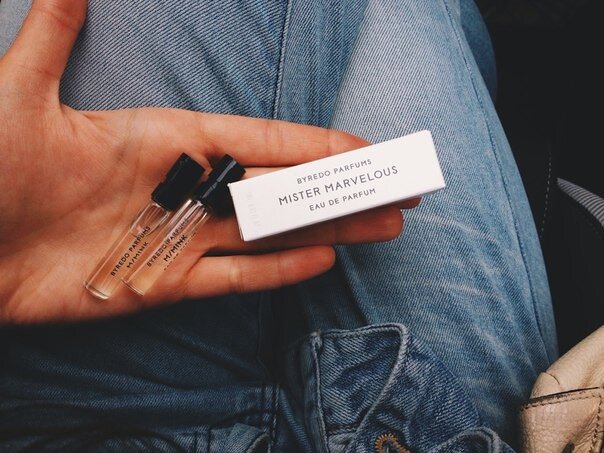 Вот такие пробники есть в любых парфюмерных отделах 