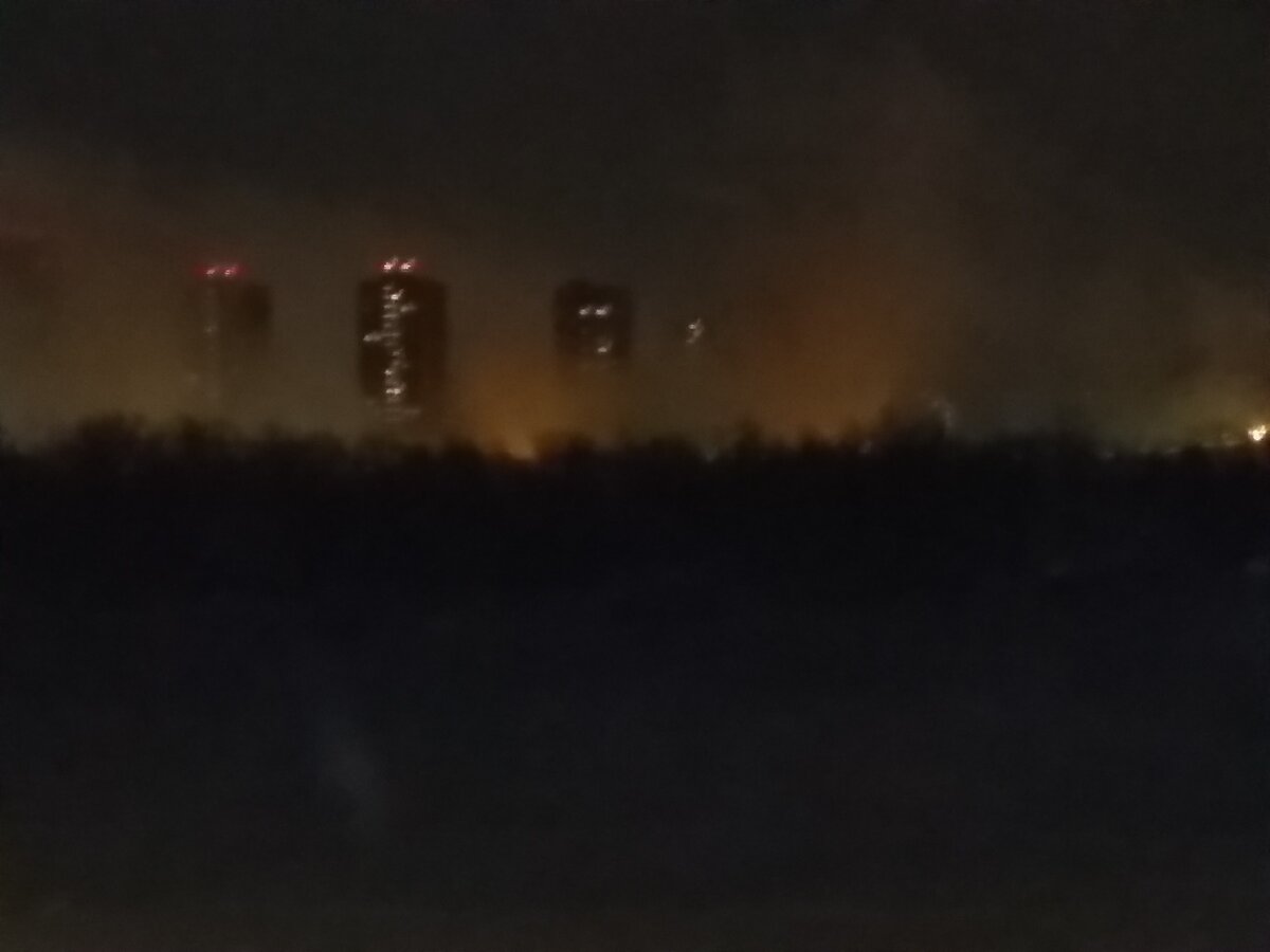 Фото автора. Вчера вечером вот такой морозный туман упал на город