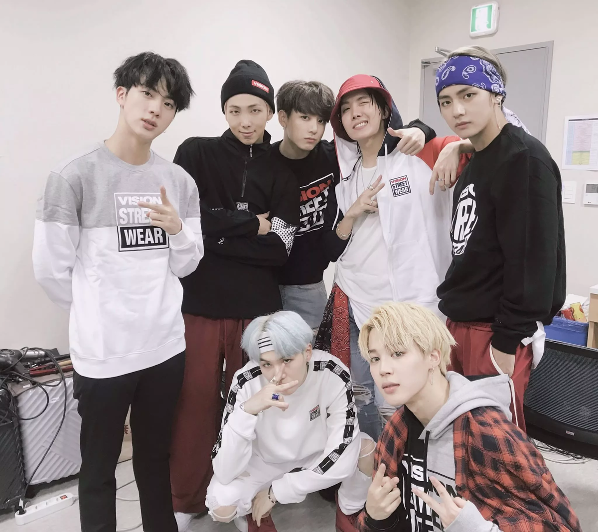 Корейская группа bts тэхен. Ви тэхен. Тэхен бтс. Bts тэхен. Ви бтс.