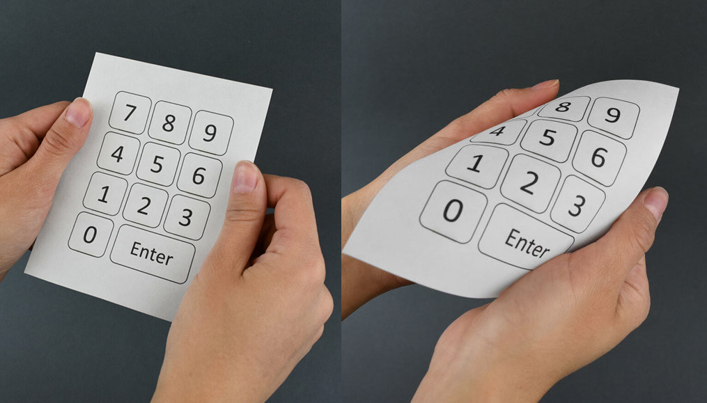 Если бы у вас было устройство из новой электронной бумаги, вы могли бы сложить его, засунуть в карман и взять с собой на пляж. Он устойчив к песку и воде, «дешев и легко заменяем», - говорит Сала де Медейрос.