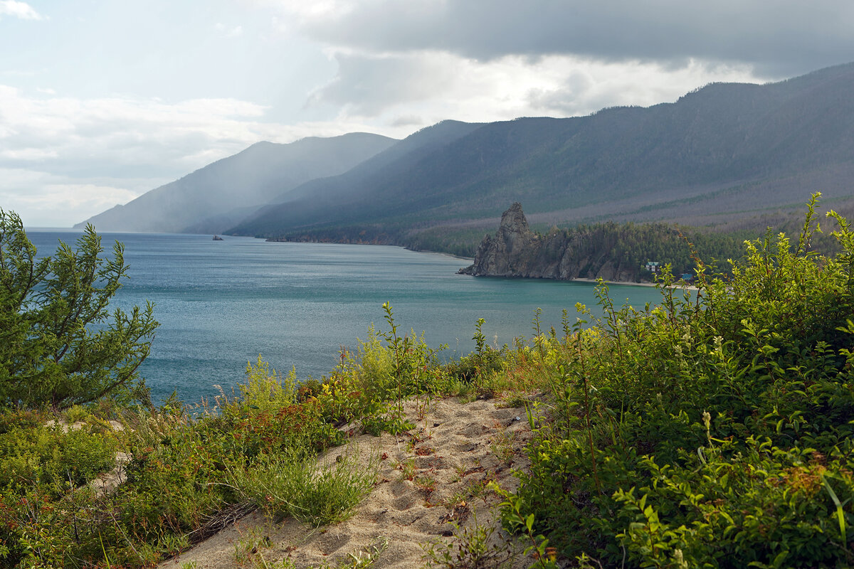 Вид на бухту с горы. Фото Бориса  Слепнева