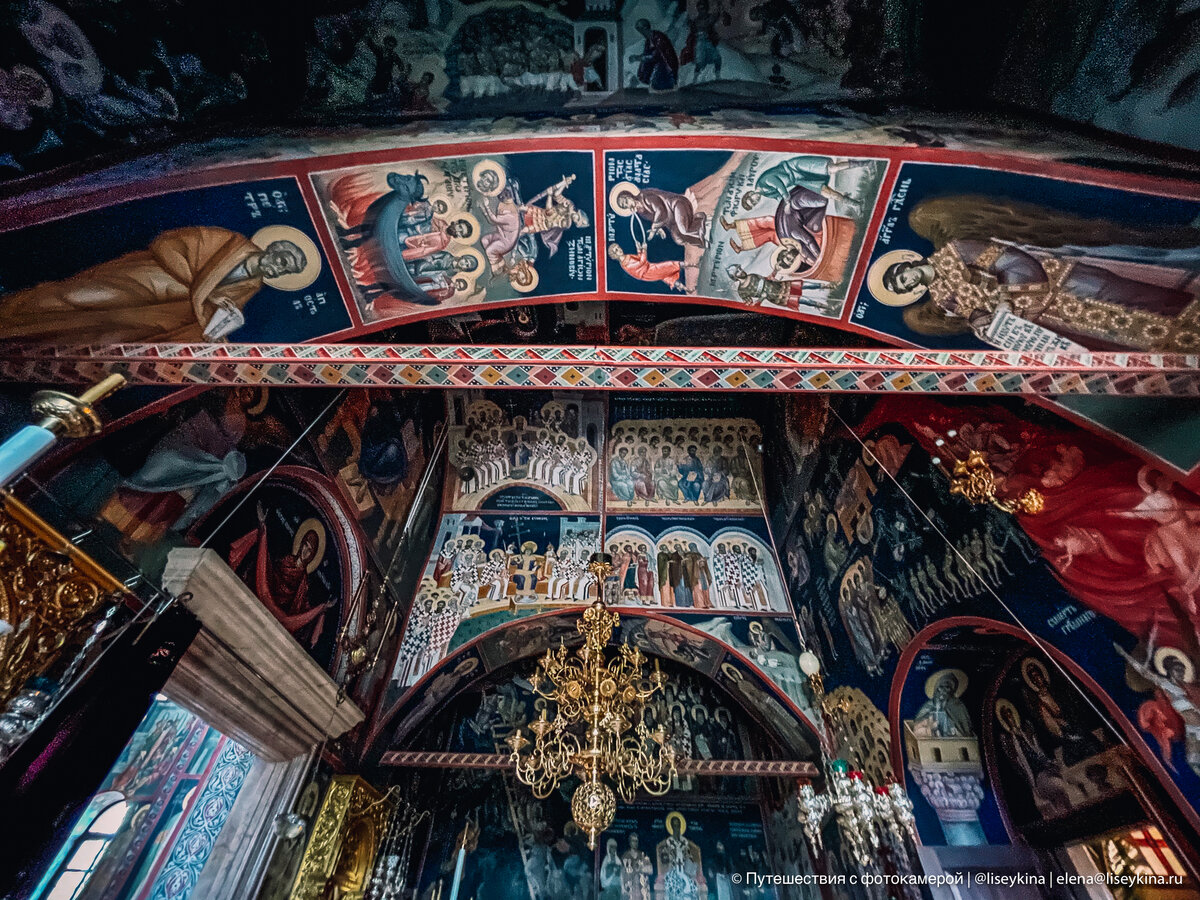 Неоднозначные фрески с чертями, ноутбуками и сотовыми телефонами на ...