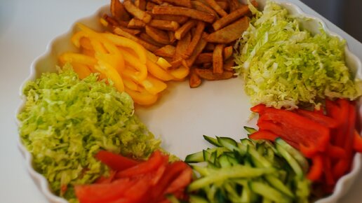Салат с картошкой фри и курицей