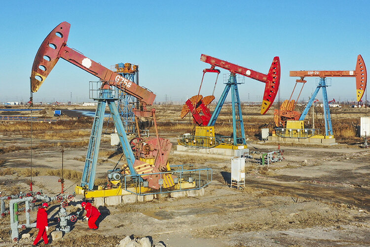 «До 60 процентов российского федерального бюджета — это поступления от нефти и газа. Потому санкции в данном направлении — это серьезный удар, и нефтяные компании его уже чувствуют»Фото: Liu Mancang/XinHua / www.globallookpress.com