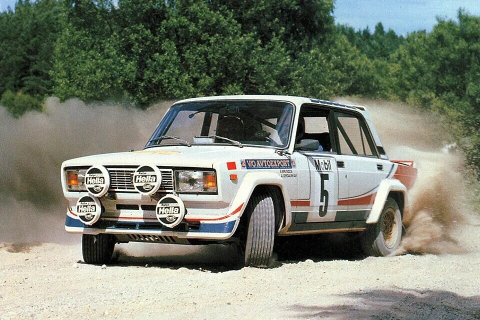 Это самая мощная Lada-2105 VFTS. спортивный автомобиль,который был создан в 1982 и собирали его на Вильнюсской фабрике транспортных средств по 1988,специально для участия в гонках раилли,и для чемпионата мира по раилли !!!                                        Оснощался автомобиль форсированным 1,6 литровым двигателям с мощностью 160 лошадиных сил и мог разгонятся до 190 км/ч.