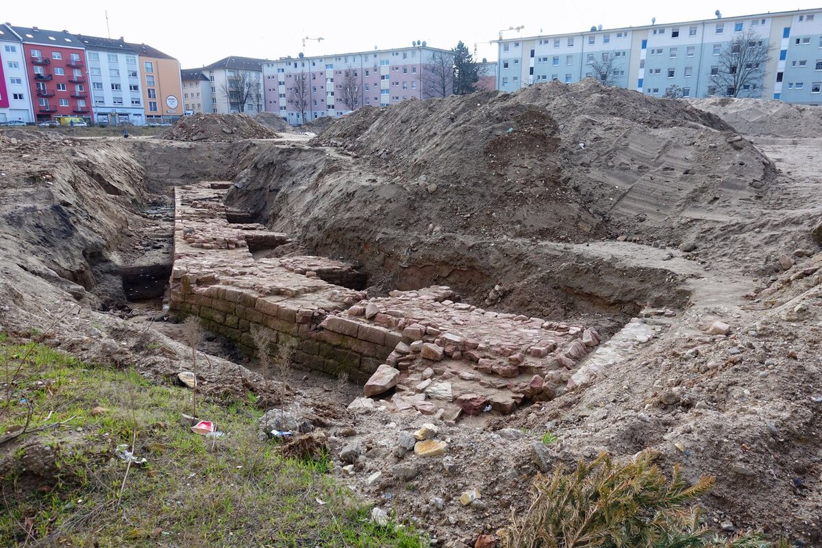 закопанные здания москвы
