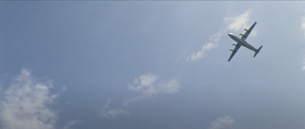 Взлет АН-10 / АН-10А из аэропорта Сочи © Мосфильм