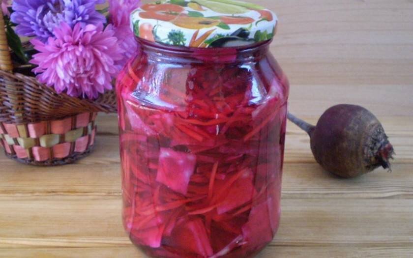 Капуста со свеклой на зиму. Капуста со свёклой на зиму в банках. Квашеная капуста со свеклой на зиму. Квашеная капуста со свеклой на зиму. Капуста со свёклой на зиму в банках.