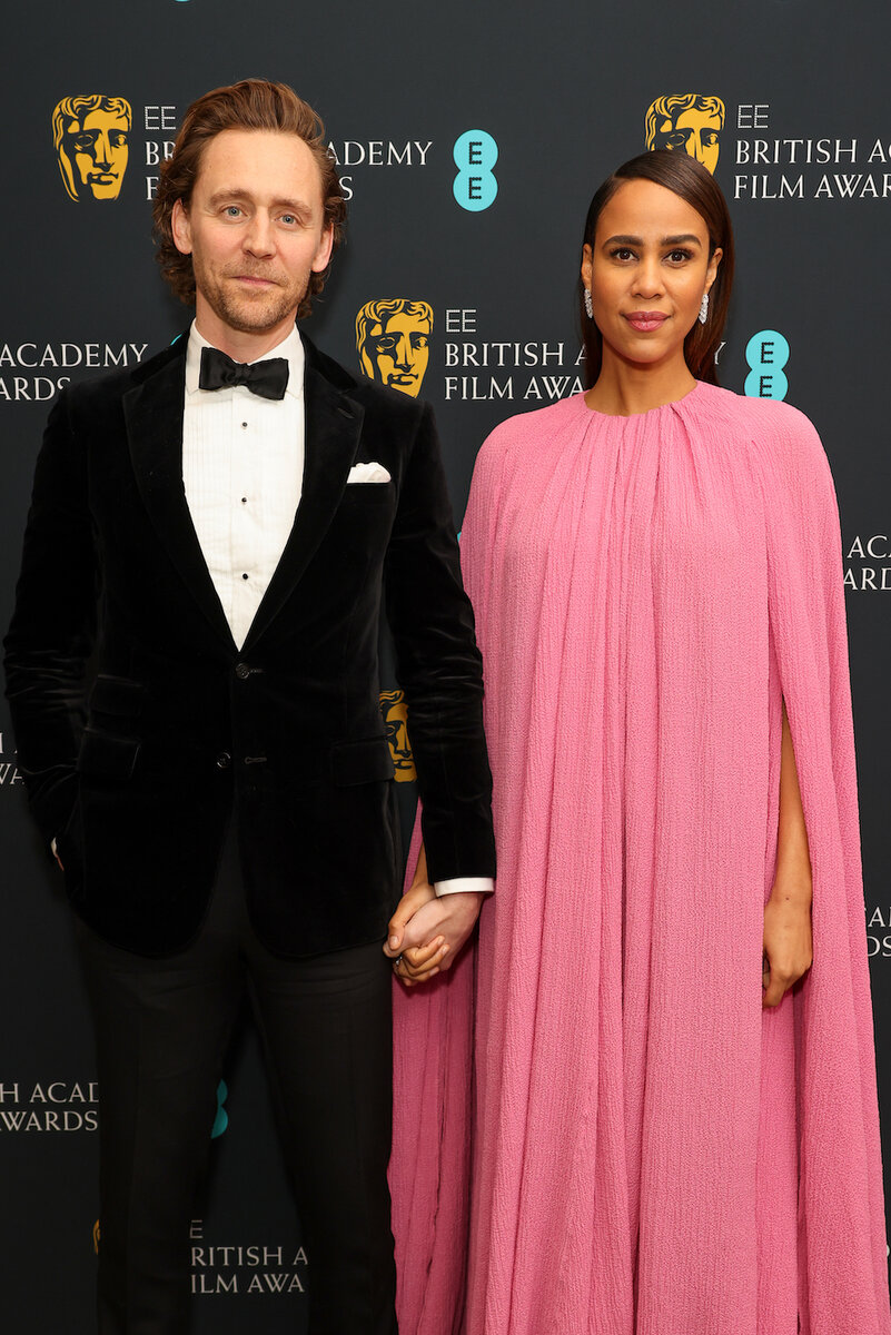     Том Хиддлстон и Зави Эштон, март 2022 года