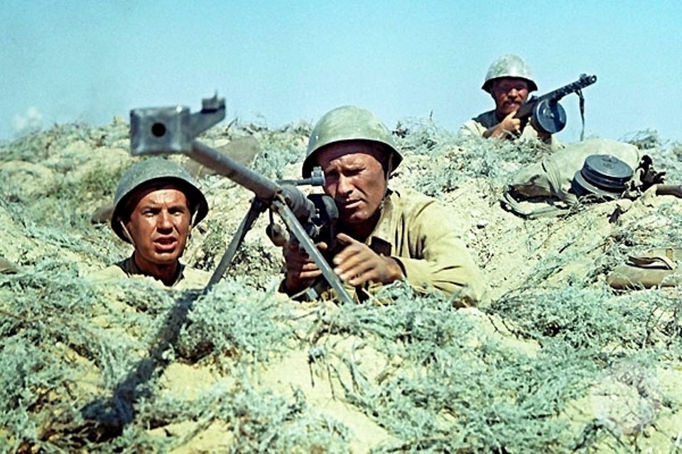 Кадр из фильма "Они сражались за Родину". Ружьё - то самое. И съёмки проходили в тех же местах, под Клетской