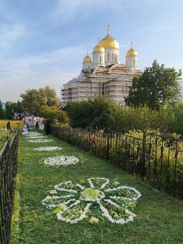 История канавки богородицы. Канавка Пресвятой Богородицы в Дивеево. Серафимо-Дивеевский монастырь канавка Богородицы. Дивеевский монастырь канавка. Дивеево монастырь канавка Богородицы.